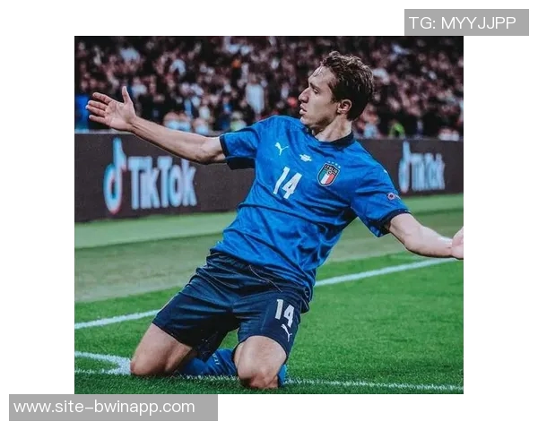 那不勒斯罗马争夺基耶萨转会或受萨拉赫未来影响